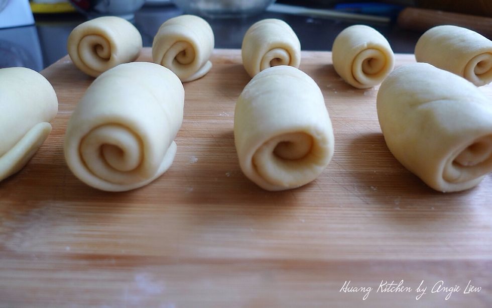 Repeat the same for the rest of the dough. Let the dough rest for 10 minutes.