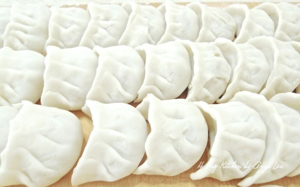 Repeat the same for the rest of the round wrappers and filling.