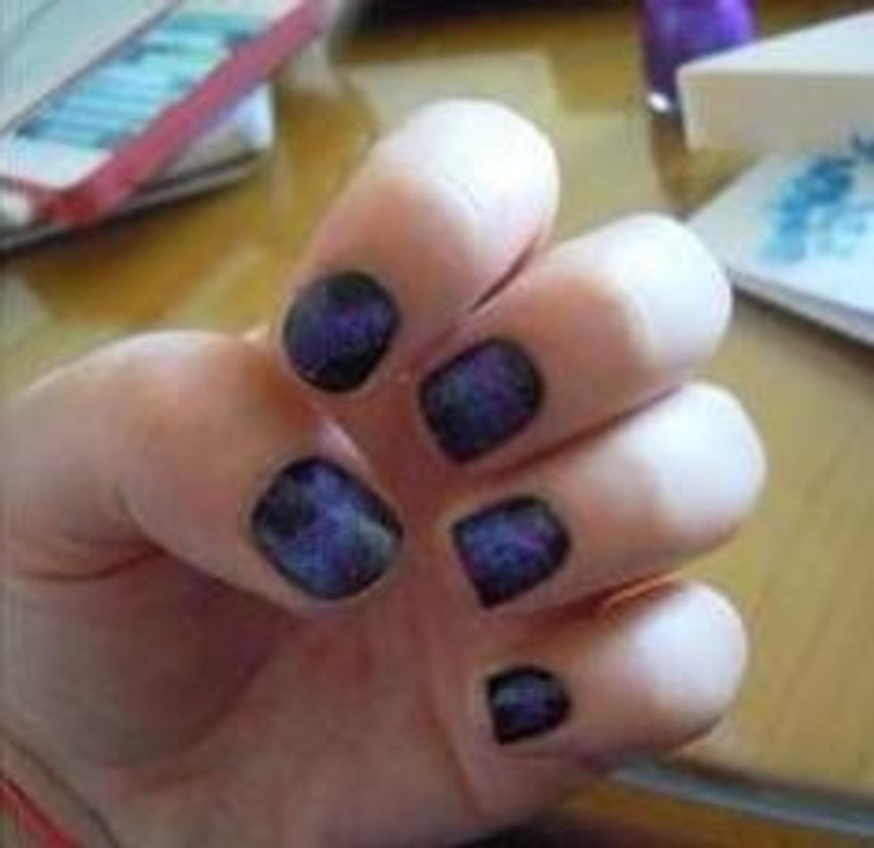 Repeat the same process with a lighter color, in this case, violet. But Add it aroud the blue color, yo highlight it, but not cover it.