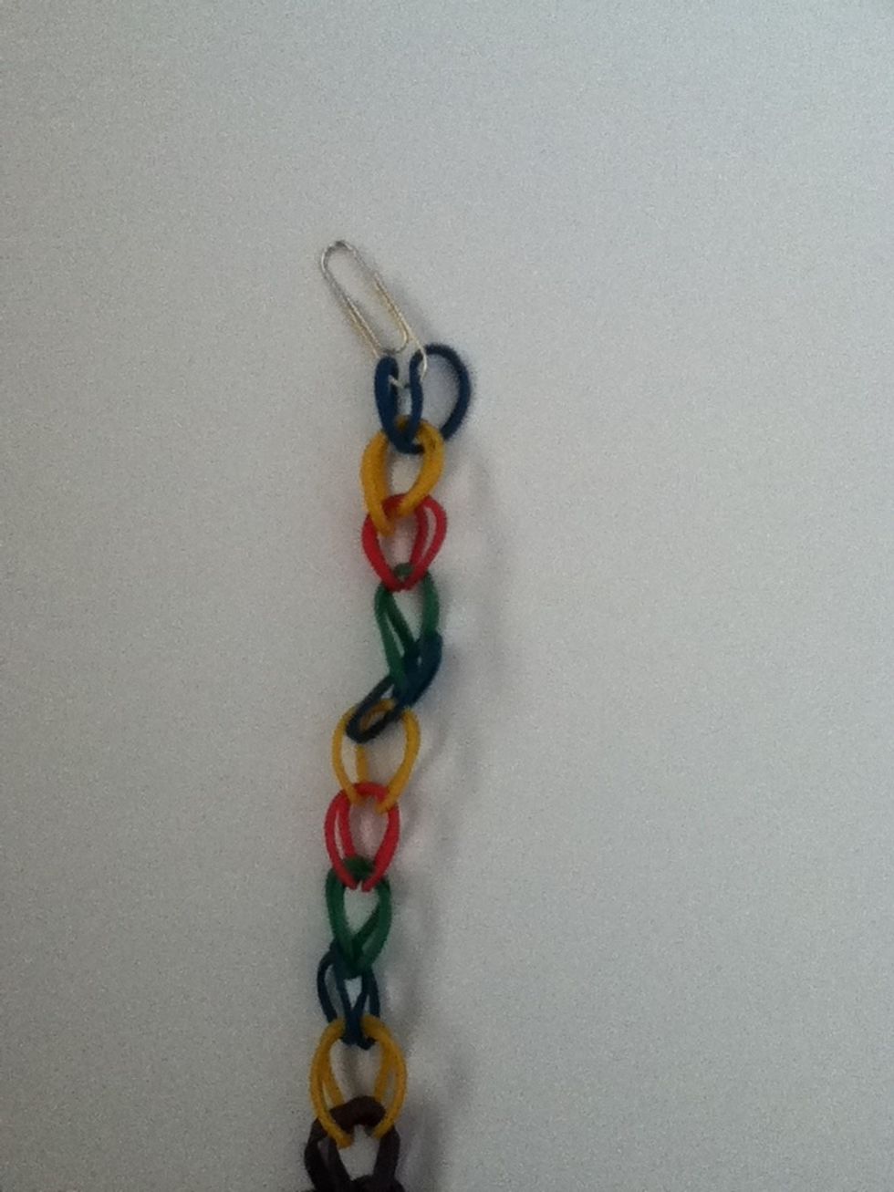 Repeat until you have a long chain of rubber bands.