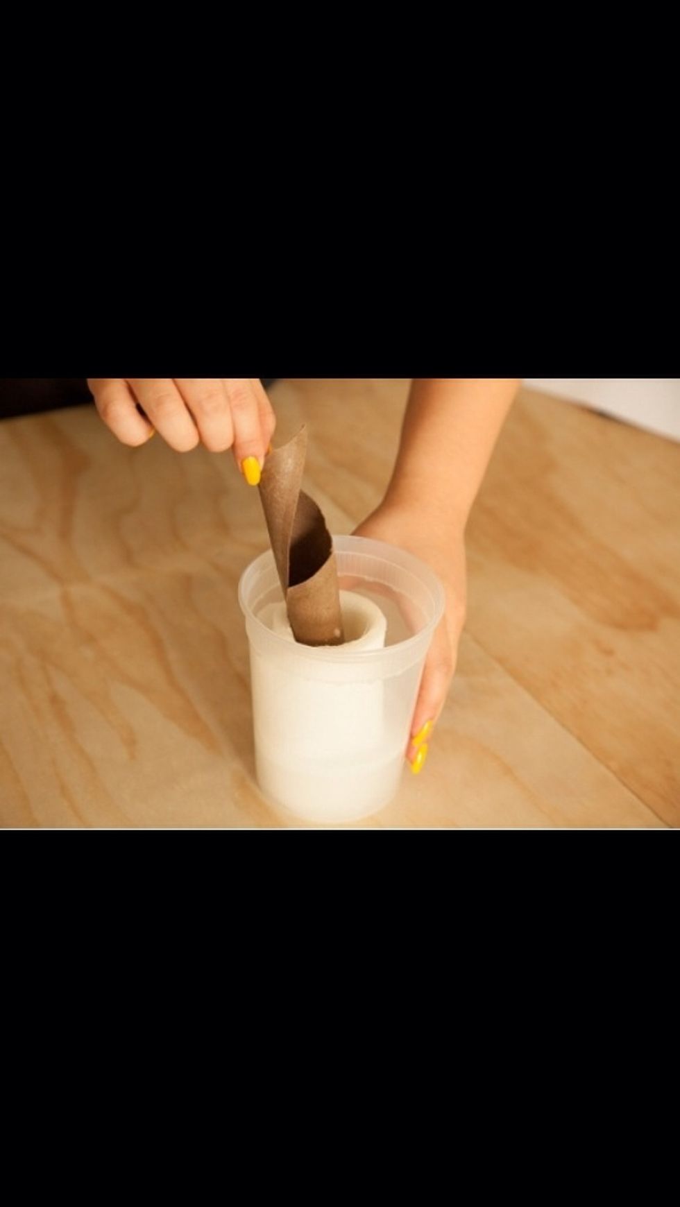 Replace The Lid And Turn The Container Over To Soak.Leave For Five Minutes Then Turn It Over And Remove The Cardboard Center