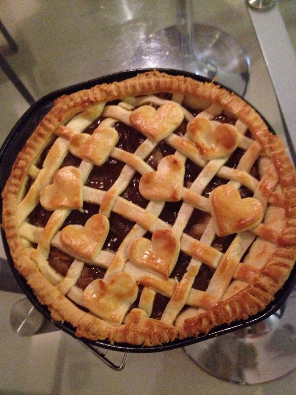 rest the pie to cool down on a rack. Et voila! There you have it! A classic simple apple pie. \u2764