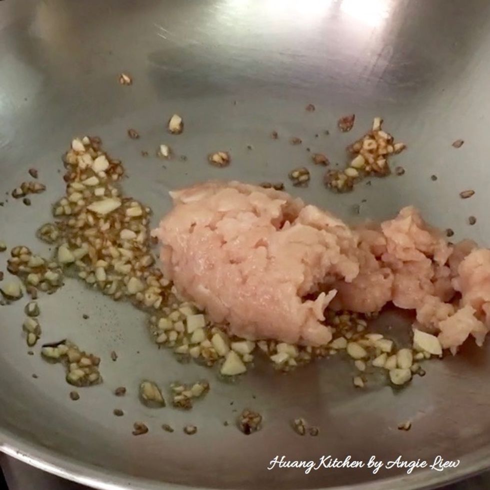 Retain one tablespoon of oil and saute chopped garlic till fragrant. Add in the minced meat and stir fry till meat is cooked.
