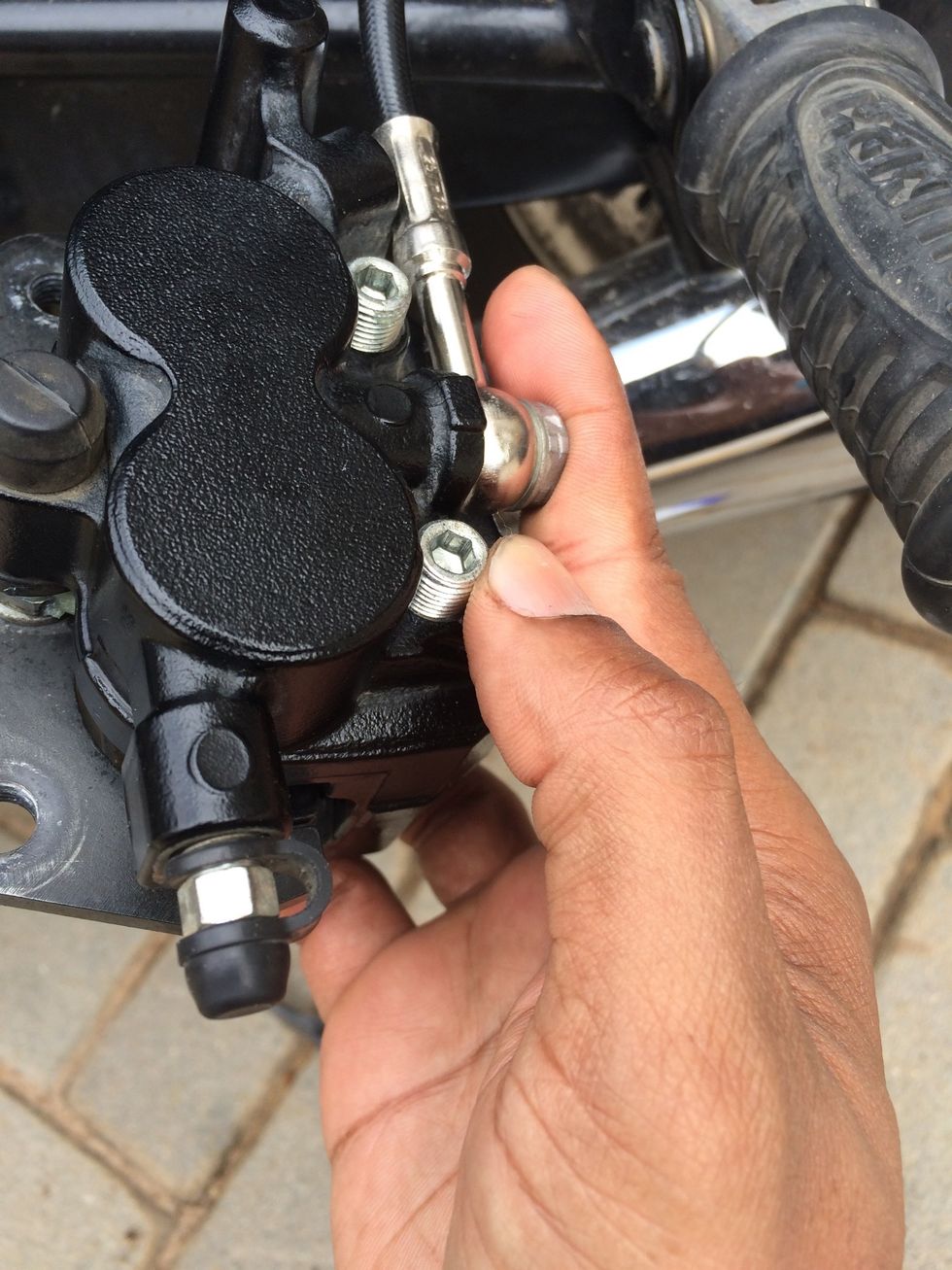 Retaining pins guided in and ready to be tightened