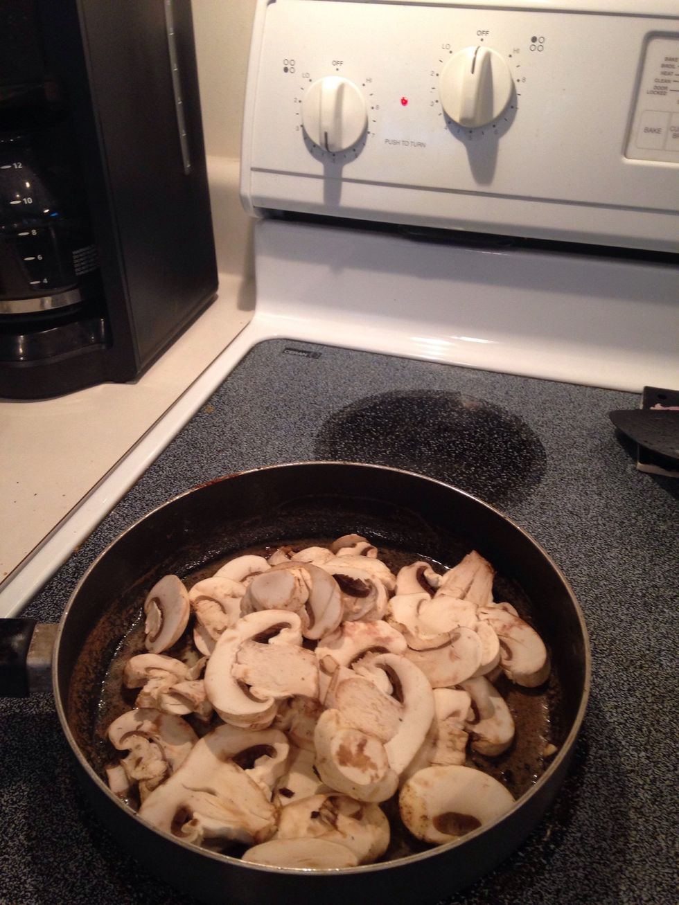 Return pan to burner over medium heat. Add mushrooms.