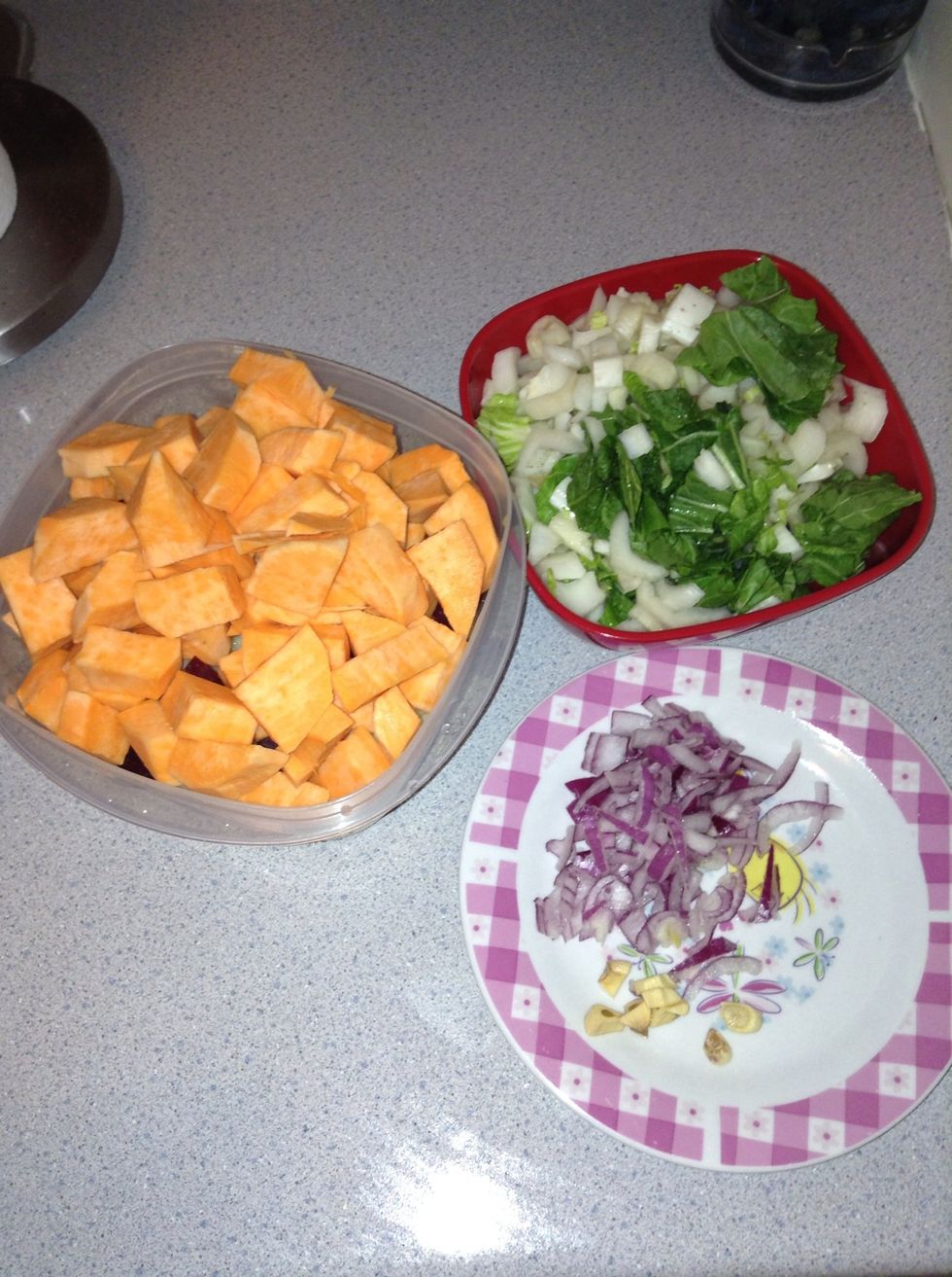 Right now you have all the vegetables ready so let's start cooking them
