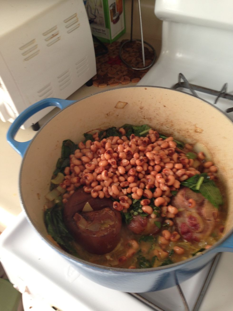 Rinse and drain the peas, if you're not into farting. But you can skip that and I won't judge you. Add the peas and veggie broth. Give everything a good stir and cover.