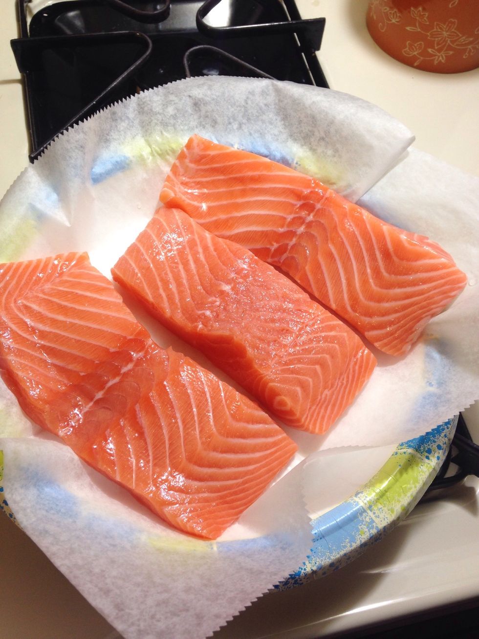 Rinse and dry each piece of salmon fillet