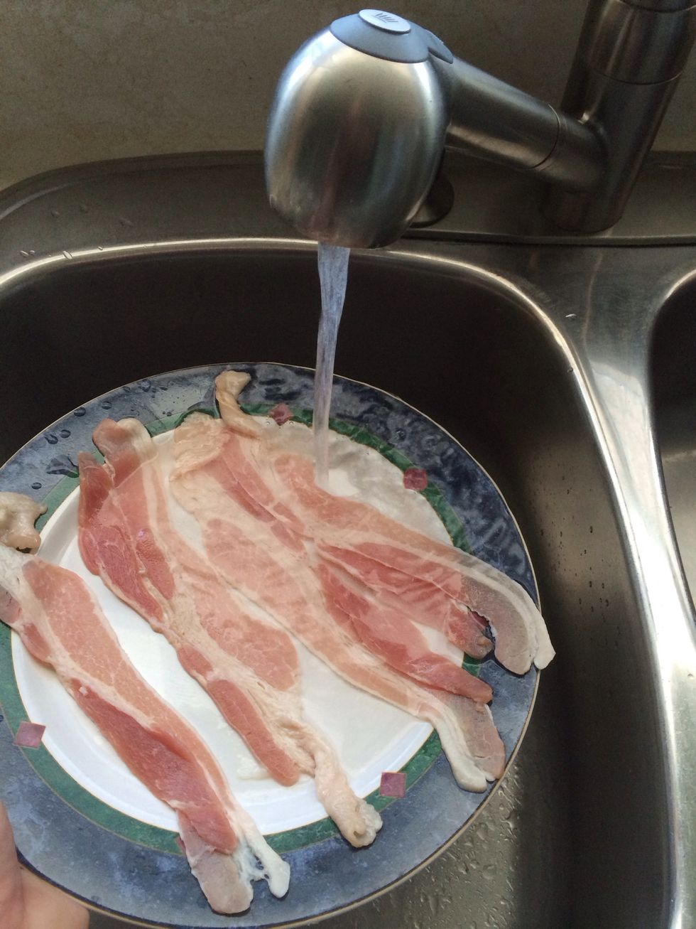 Rinse bacon under cold running water (I'm using a plate here only because rinsing bacon under water while taking pictures is surprisingly difficult).