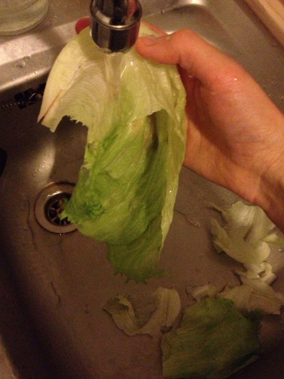 Rinse leaves, leave out any parts that are limp or discolored.