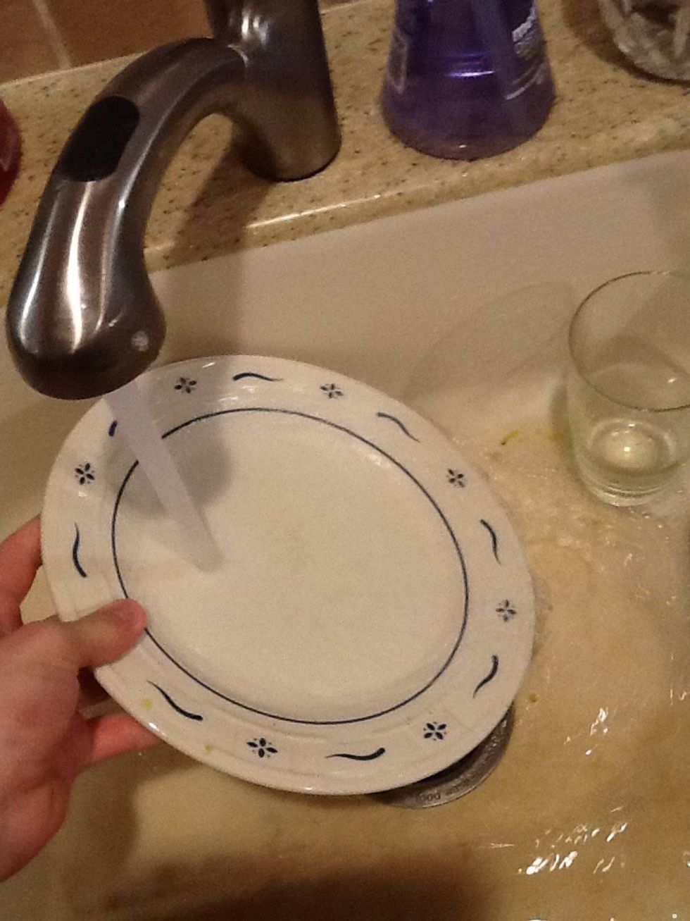 Rinse off the dishes with water.