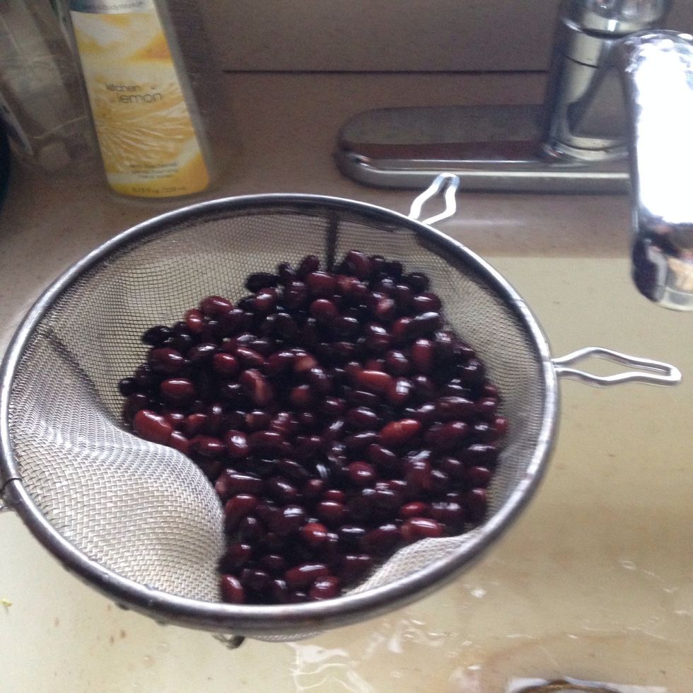 Rinse the black beans and dry off. I used canned beams to make my life easier but of you decide to use dried I will be envious!