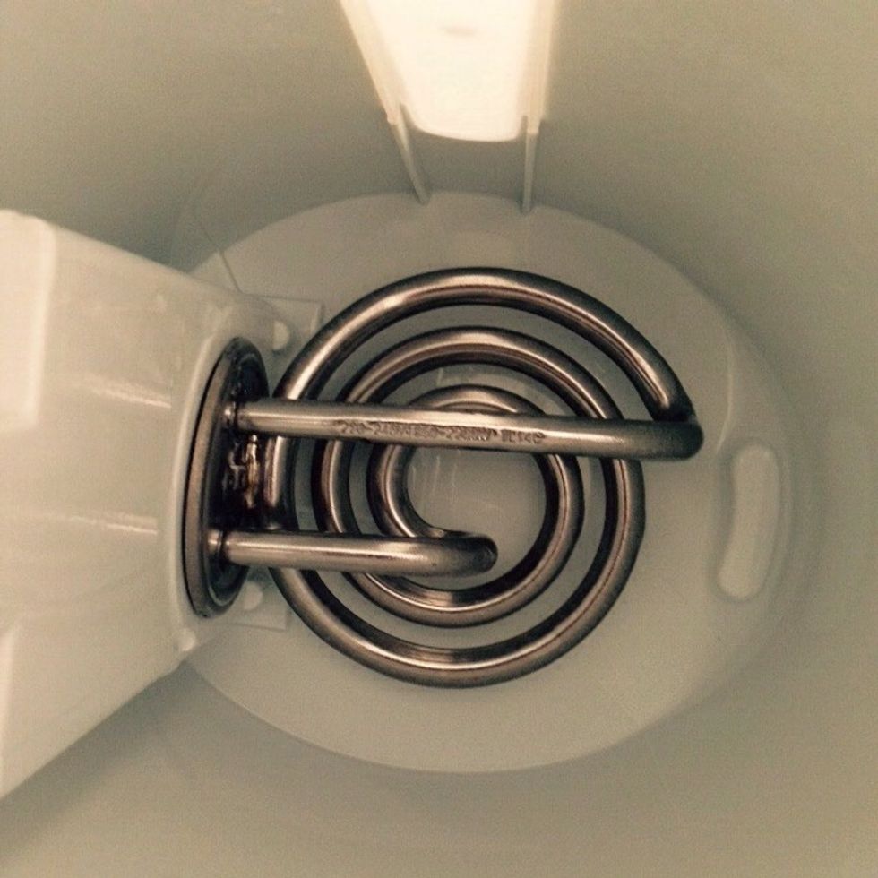 Rinse well with water at least 5 times to remove all the vinegar and it's ready to be used again! Back to the original shininess!