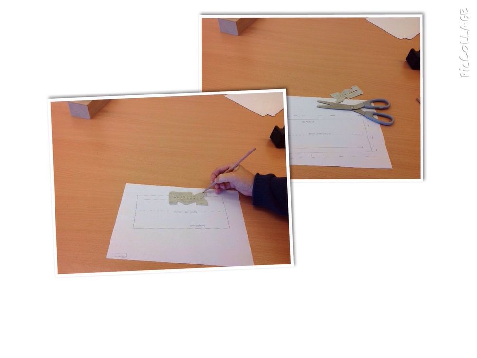 Rita 1cm s\u00f6msm\u00e5n runt m\u00f6nstret. Anv\u00e4nd en m\u00e4tsticka som bilden visar. Klipp ut efter dina streck. Anv\u00e4nd papperssax!