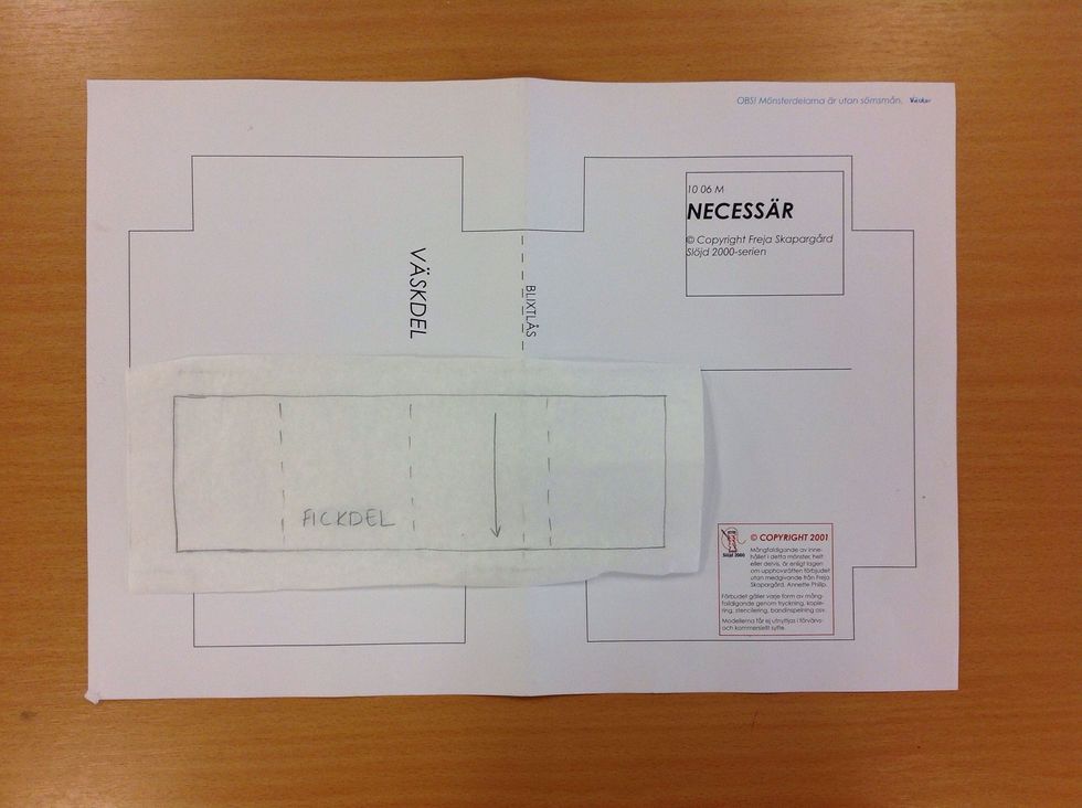 Rita av fickan p\u00e5 ett separat m\u00f6nsterpapper.