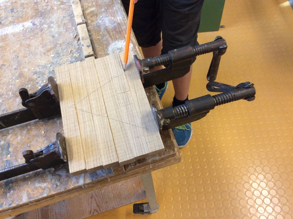 Rita en triangel s\u00e5 du vet hur bitarna ska ligga.