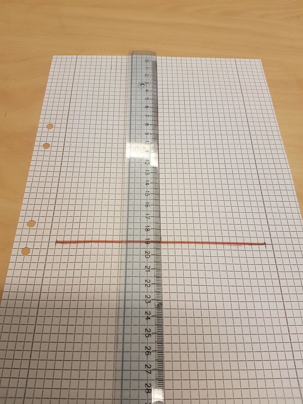 Rita h\u00f6jden p\u00e5 din triangel. Den ska vara 19 cm.