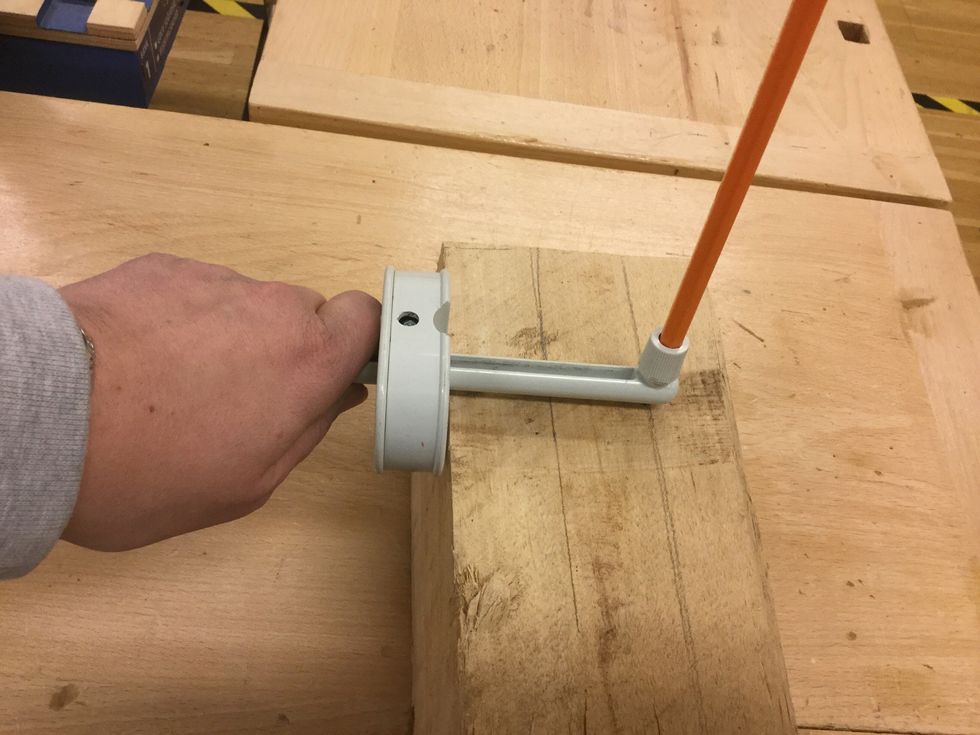 Rita p\u00e5 2 streck p\u00e5 varje l\u00e5ngsida.