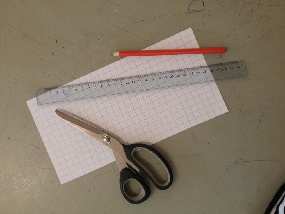 Rita upp ett m\u00f6nster i form av en rektangel p\u00e5 rutigt papper. M\u00f6nstret ska vara dubbelt s\u00e5 l\u00e5ng som bred. Bredden ska vara 14 cm, hur l\u00e5ng ska biten vara? Anv\u00e4nd linjal.