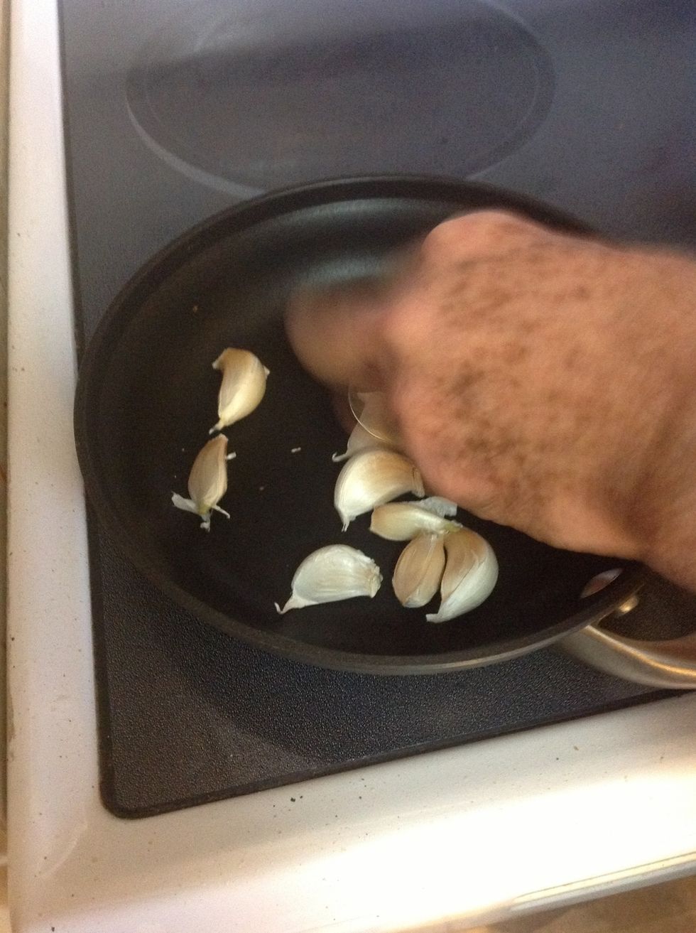 Roast garlic in pan