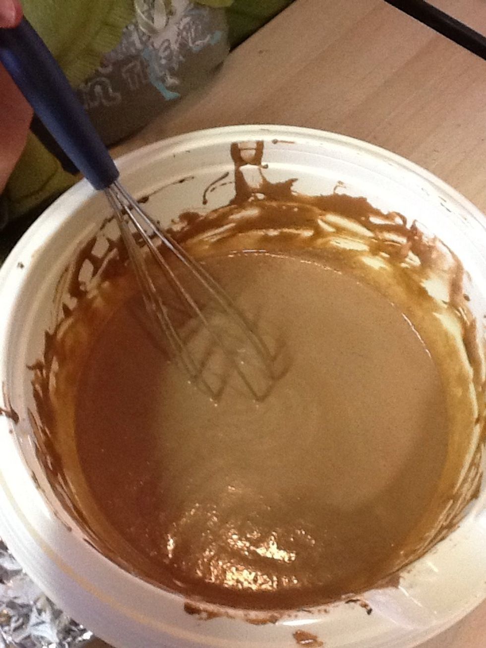 Roer de chocolade en voeg de room erbij