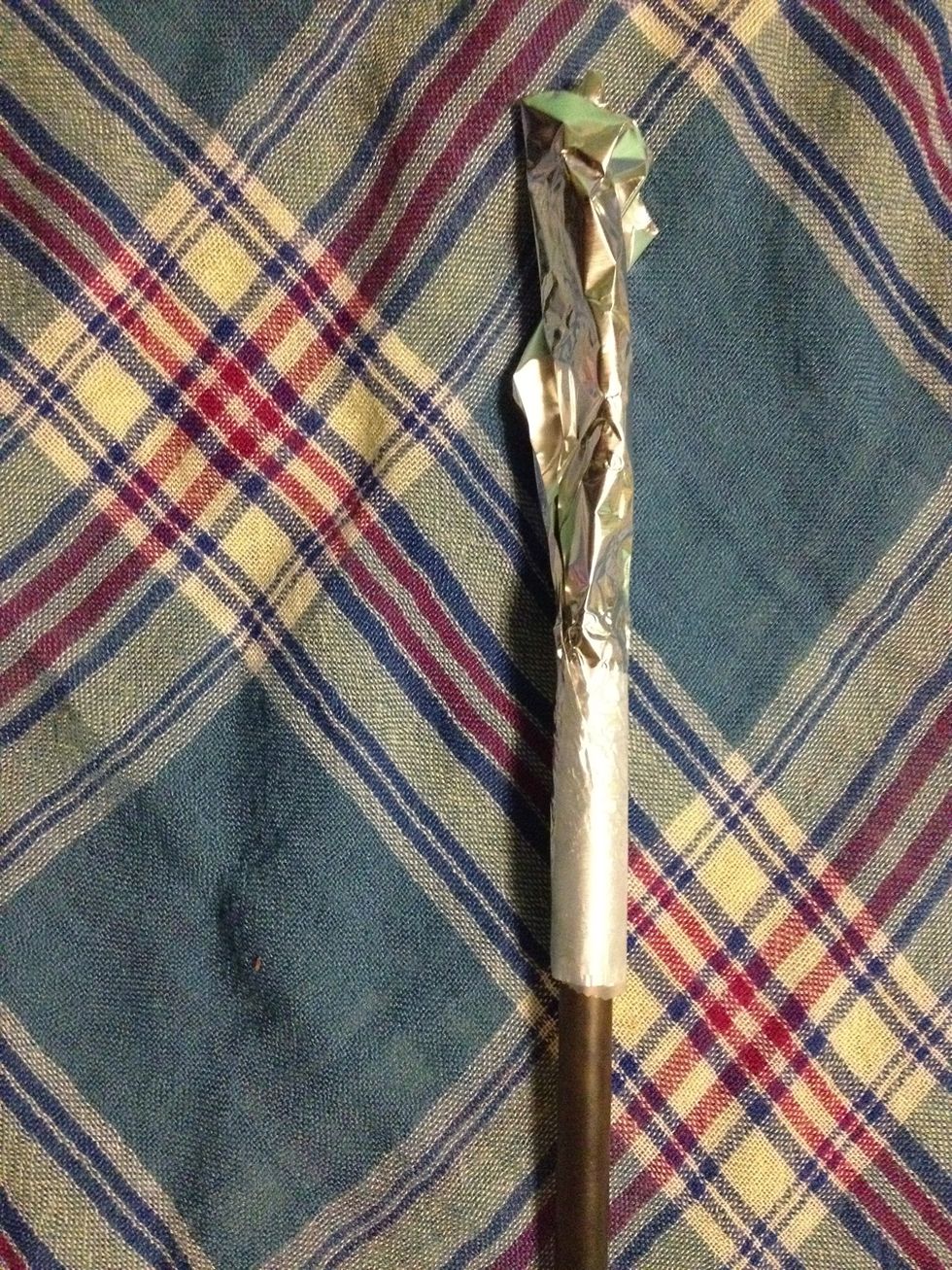 Roll around pen body covering the grip an extending past the end of the pen body