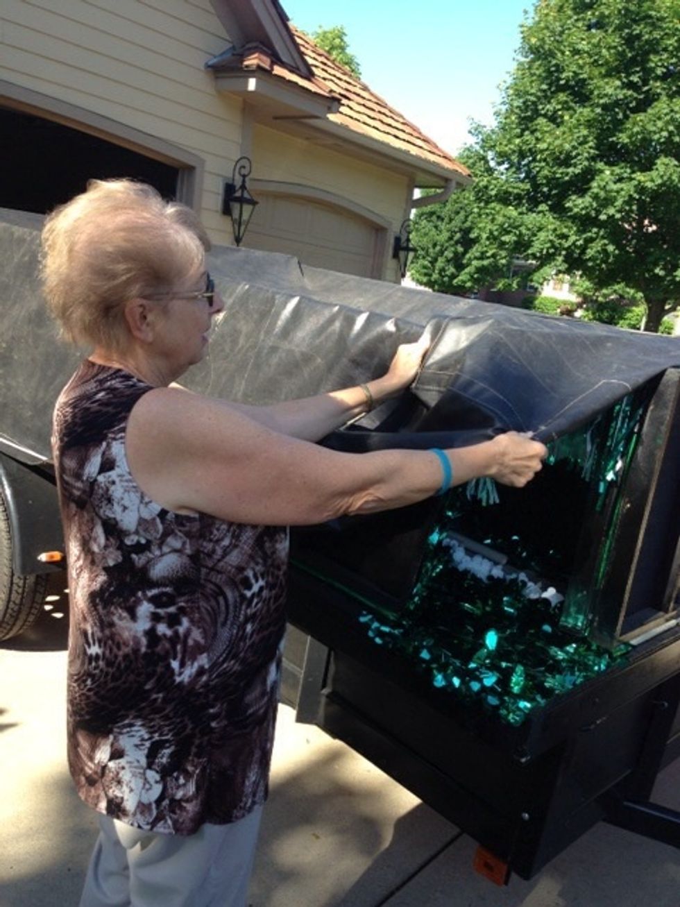 Roll back and remove tarp off the float.