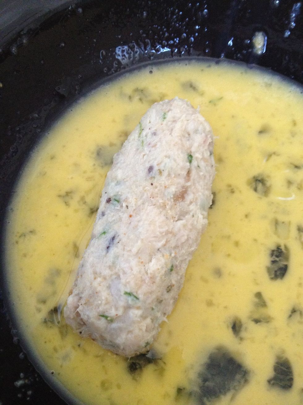 Roll each croqueta in beaten egg.