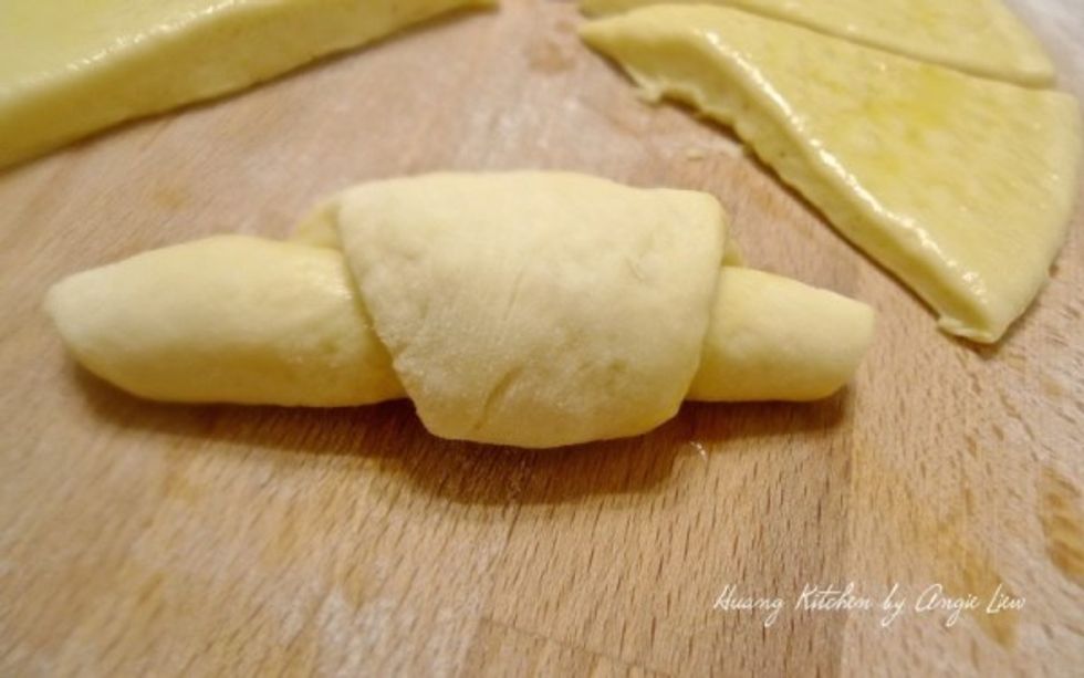 Roll each wedge starting from the wide edge. Rolled gently but tightly to the tip.