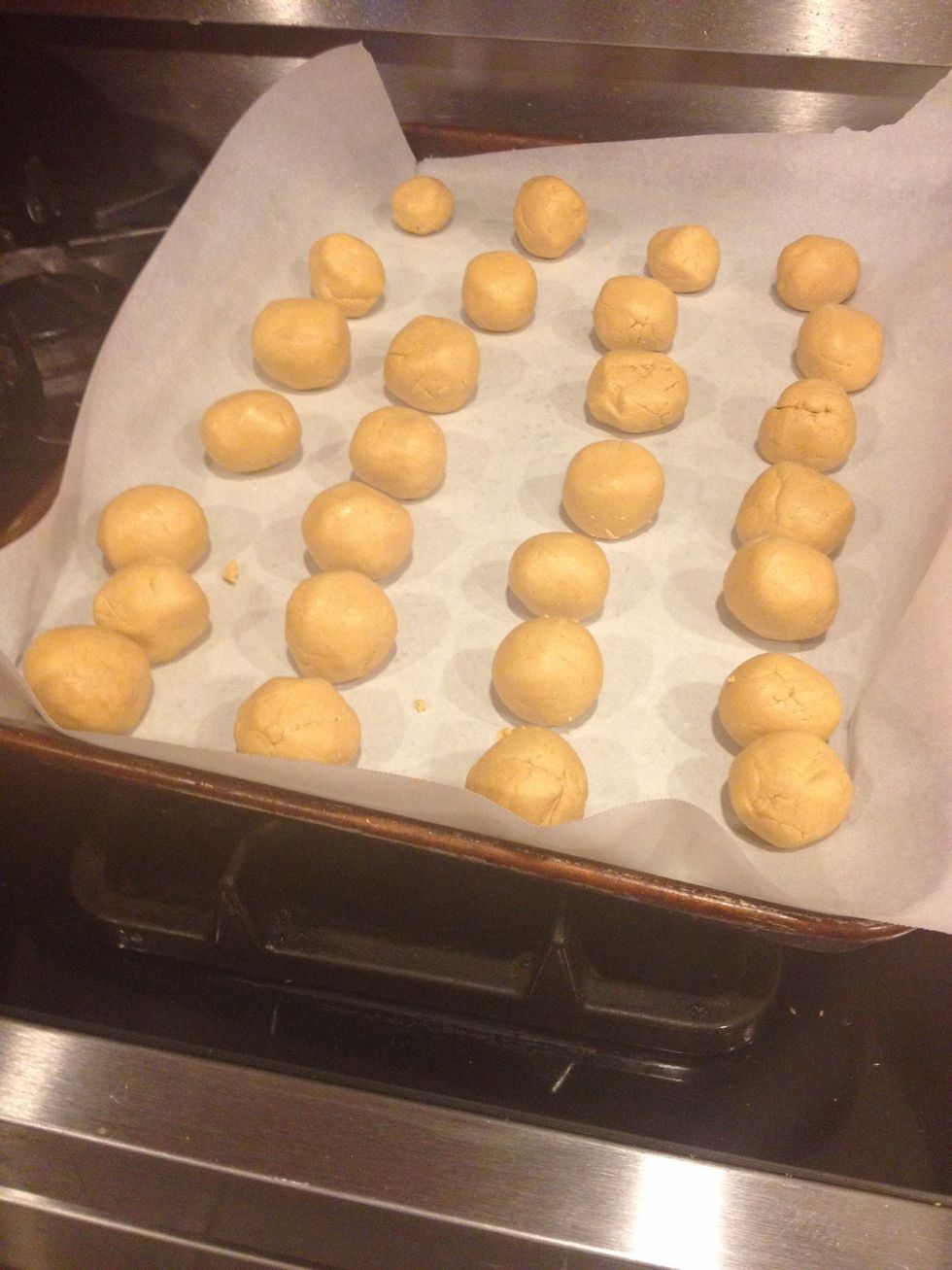 Roll into 1in balls and place on a baking sheet lines with wax paper