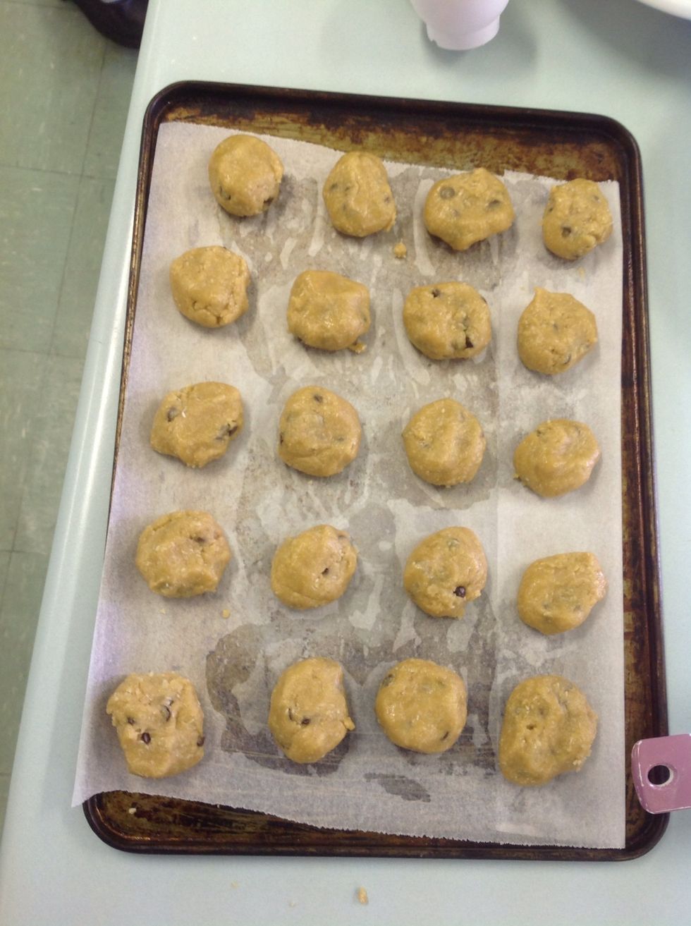 Roll into small balls and place on the baking tray. Place in the oven for 15-20 minutes