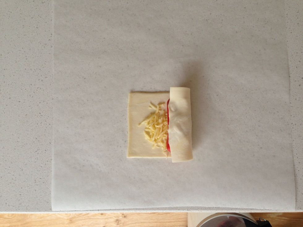 Roll it and sealed with egg wash (1 egg and 2tbs water/milk mix well)