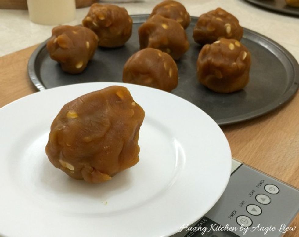 Roll lotus paste into a log, divide into 9 equal pieces about 110g each and roll into balls.