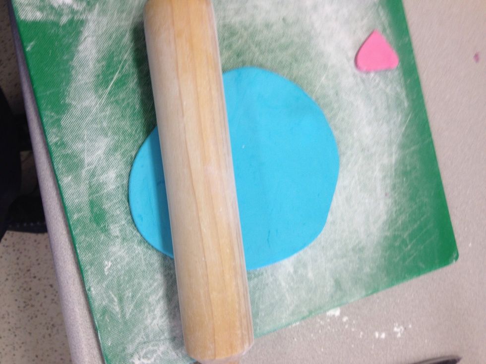 Roll out fondant with a rolling pin- about half a centimetre thick