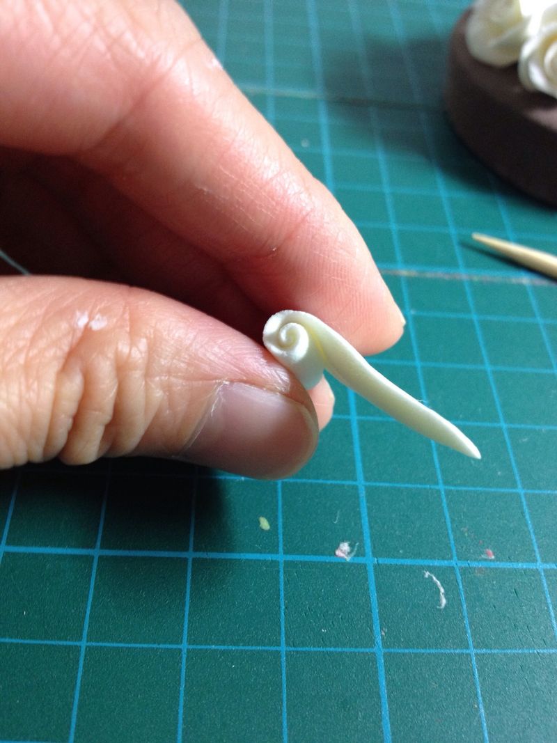 How to make a mini clay rose - B+C Guides, image size:800x1067