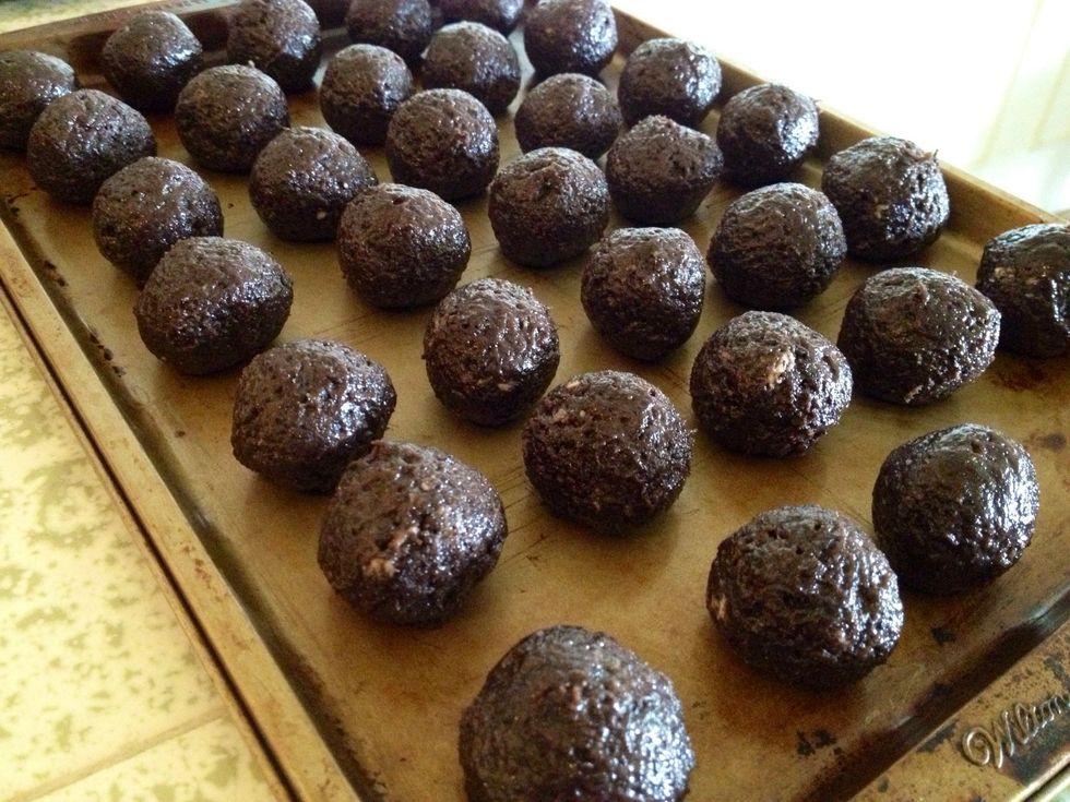 Roll the cookie mixture into balls, about 1 inch in diameter. Place balls in freezer for ~5 minutes to allow them to harden slightly.