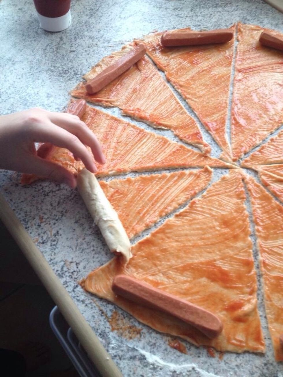 Roll the dough around the sausage