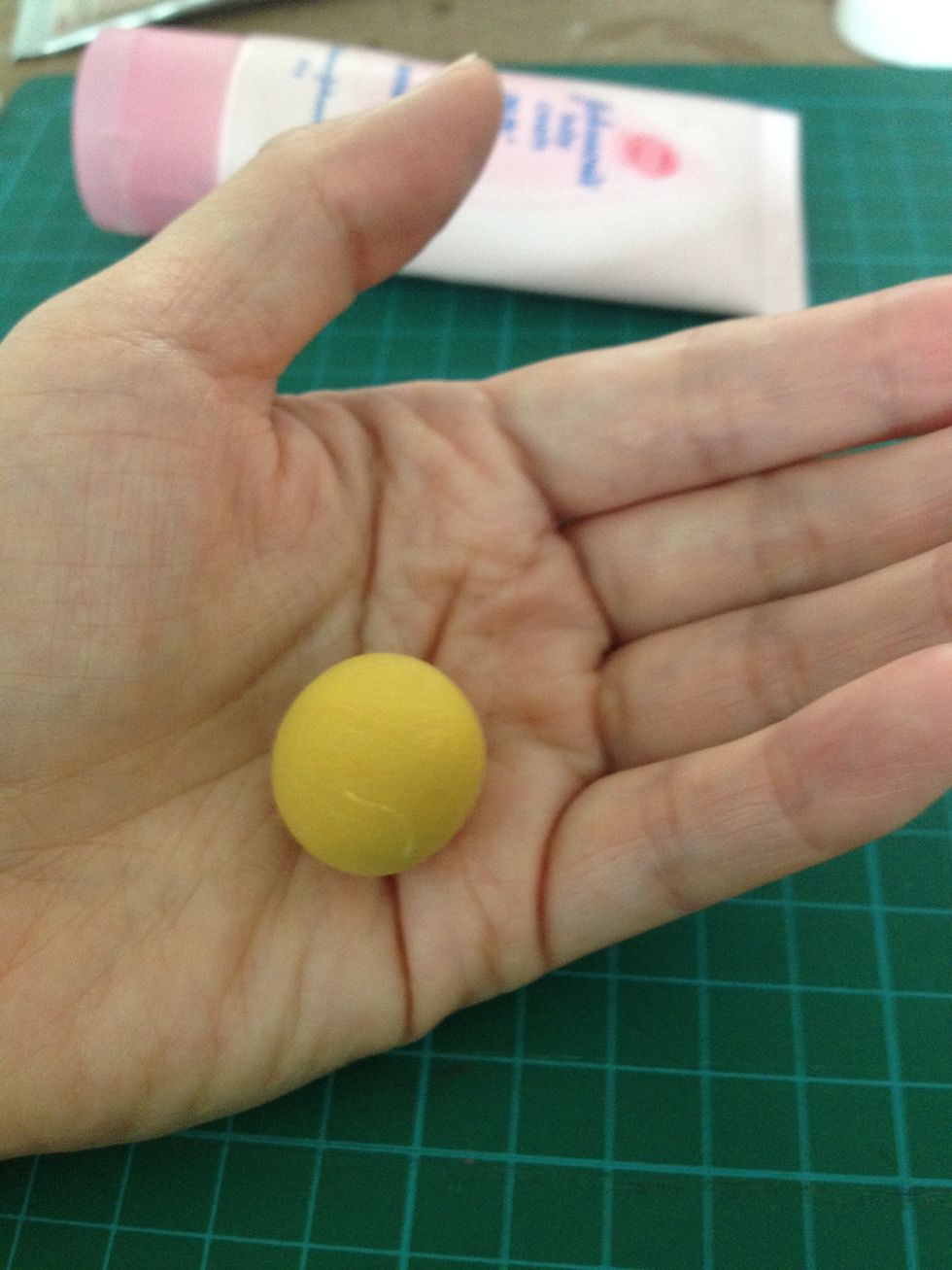 Roll the light brown clay into a ball.