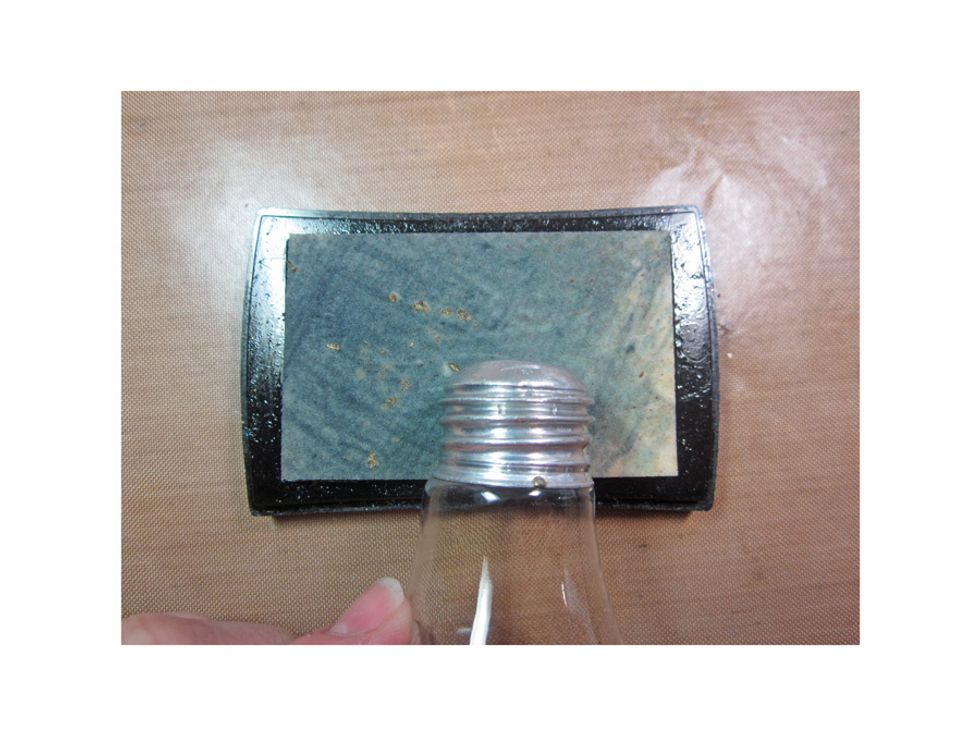 Roll the metal end of the blub in the Versa Mark ink pad (yes I know my is very dirty :)