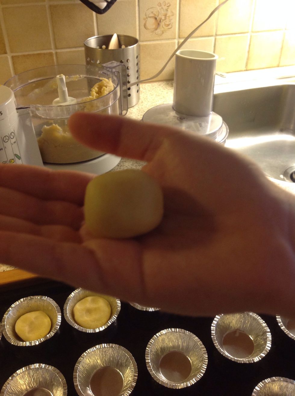 roll the pastry to a ball