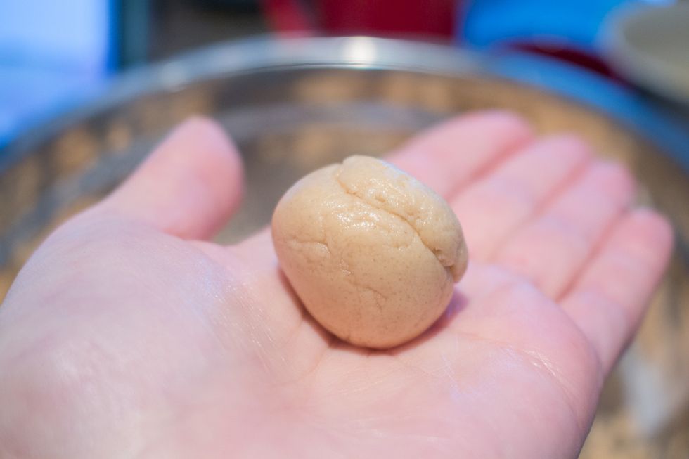 roll this cookie dough into a 1 inch ball.
