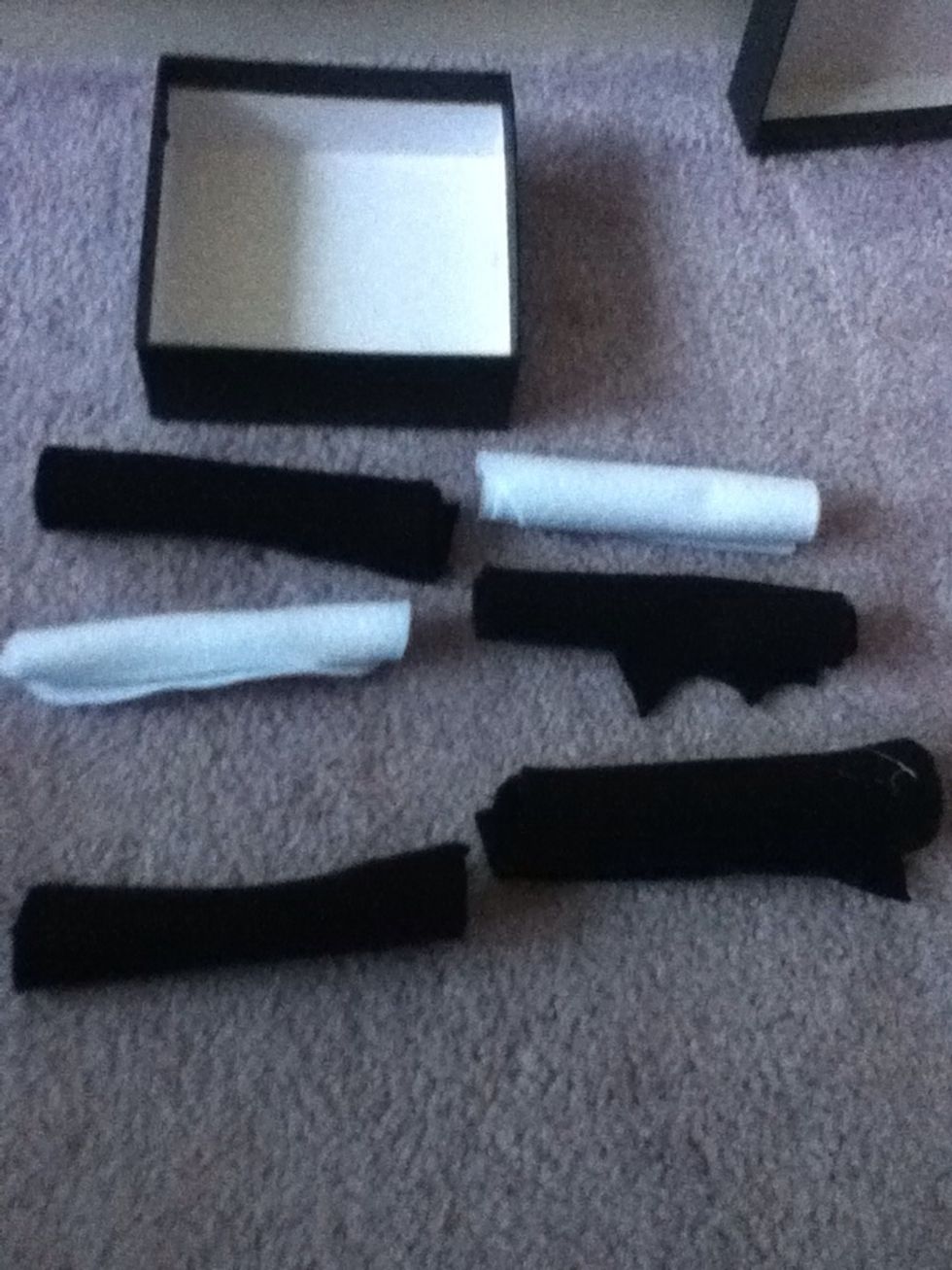 Roll up and glue all of the felt you need for your box! As I said before, the amount of rolls you needs depends on the size of your box.