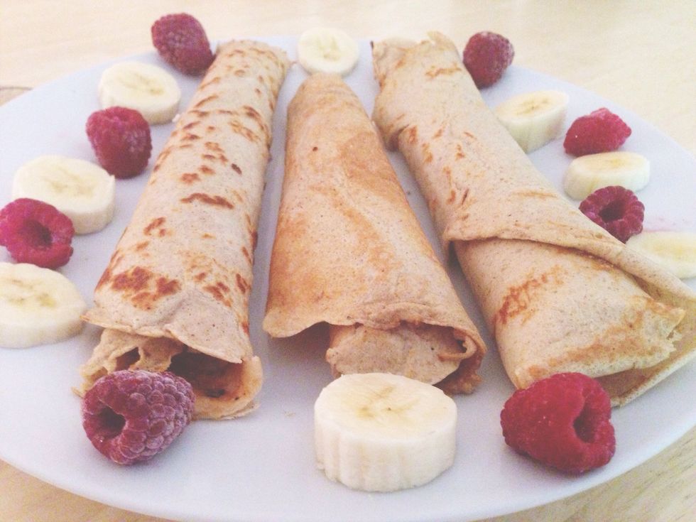 Roll up and serve with the rest of the banana and berries that you like. Enjoy\ud83d\ude0b