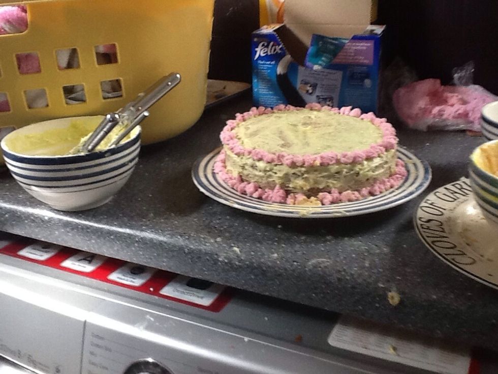 Roll up balls of fondant and place around the cake