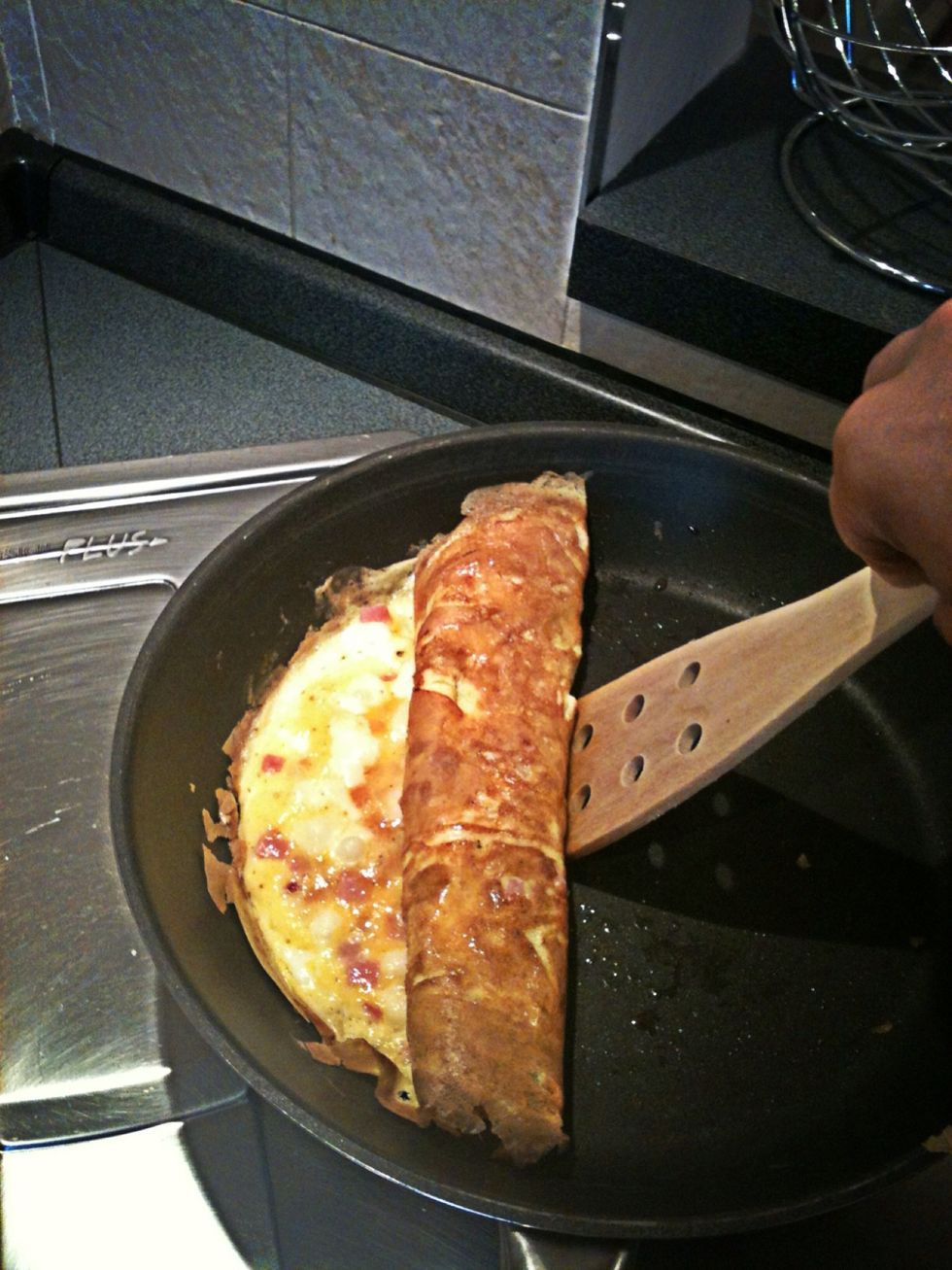 Roll up the frittata when the chese and the ham are well baked but not burned