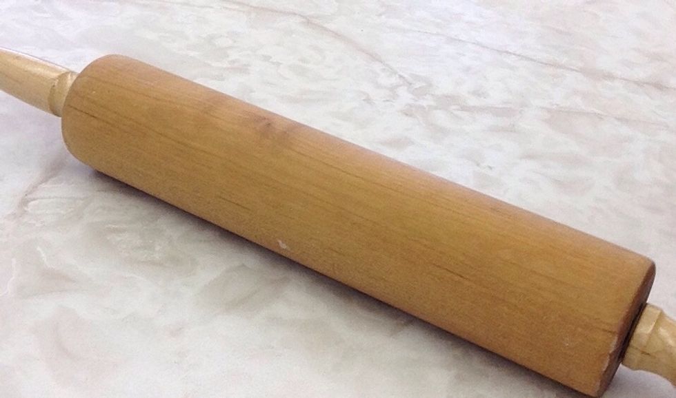 Rolling pin. Used for rolling out dough. I can use a rolling pin when rolling out cookie dough.
