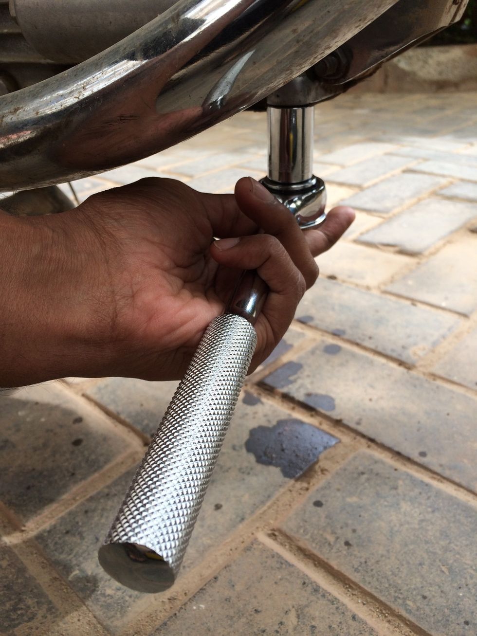 Rotate clockwise from above the engine viewpoint to loosen.