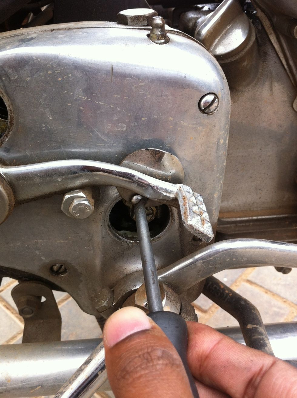 How to change clutch cable of royal enfield std 350 B+C Guides