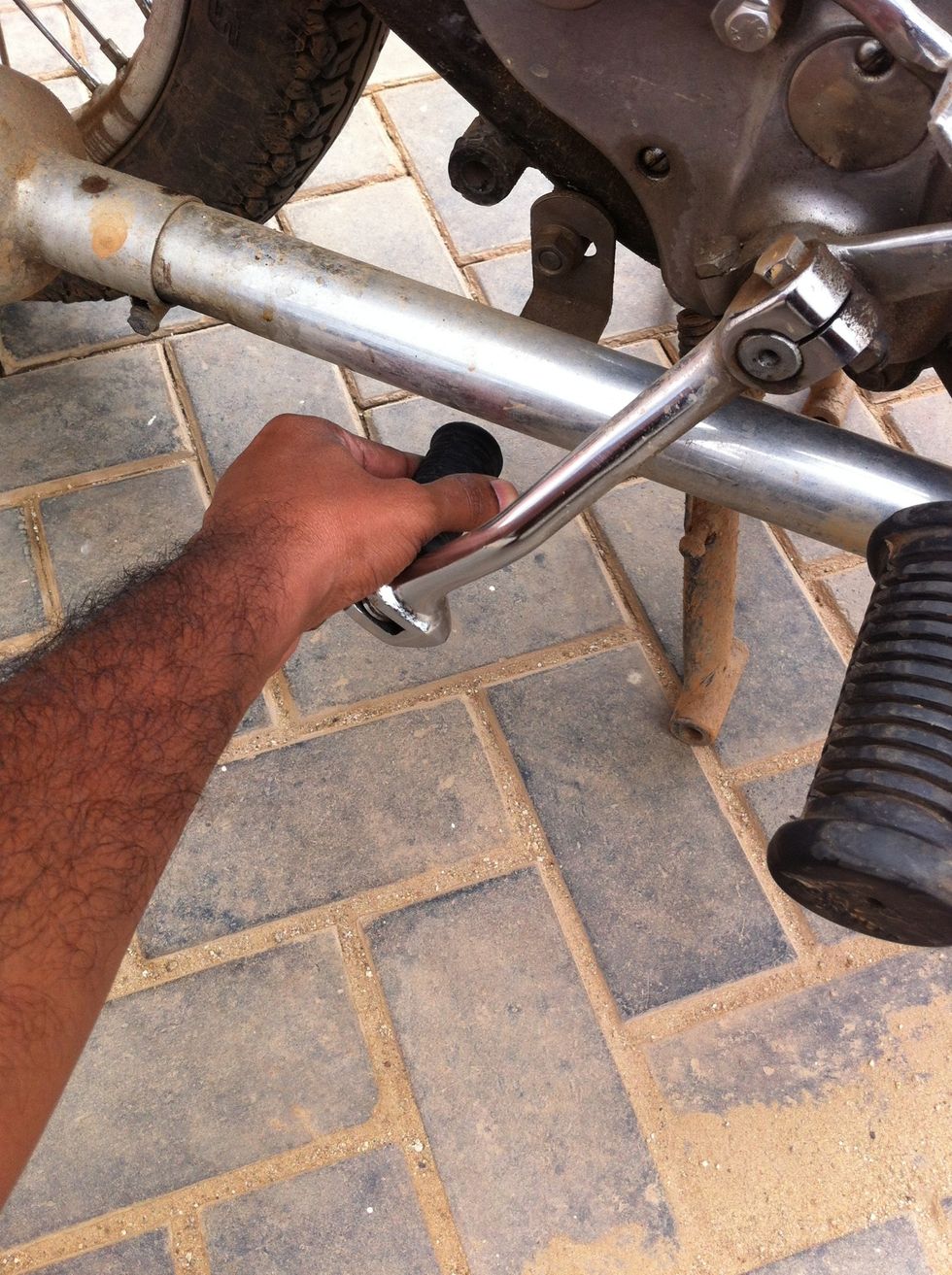 Rotate the kicker lever inwards. The exhaust pipe will stop the kicker from coming back to its normal position.