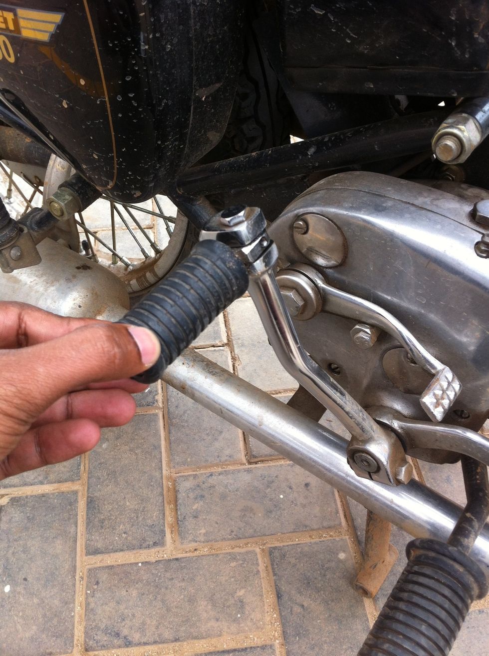 Rotate the kicker lever outwards